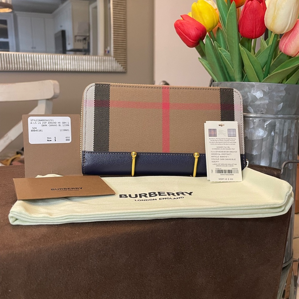 NWT Burberry House Check and Navy Leather Zip Around Wallet